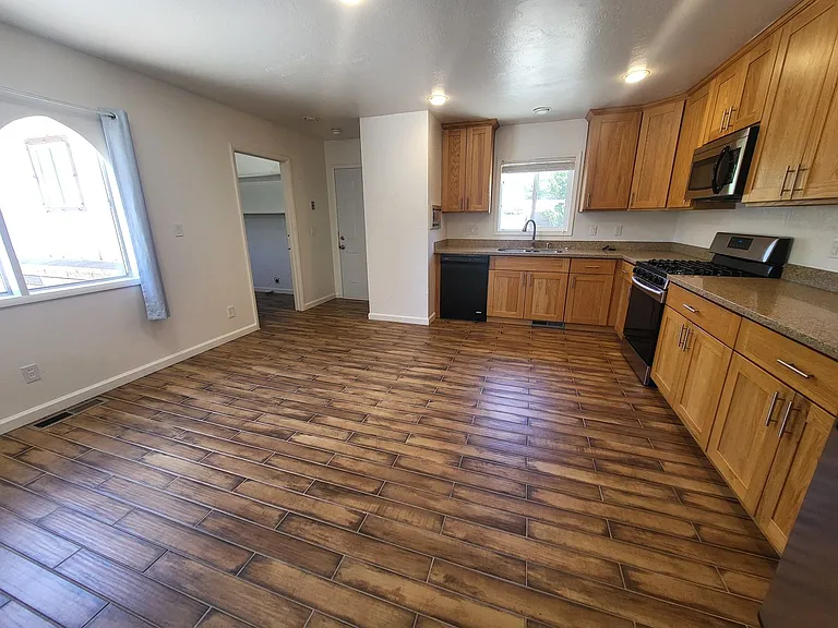 3602 Green Acre Dr — Photo 3