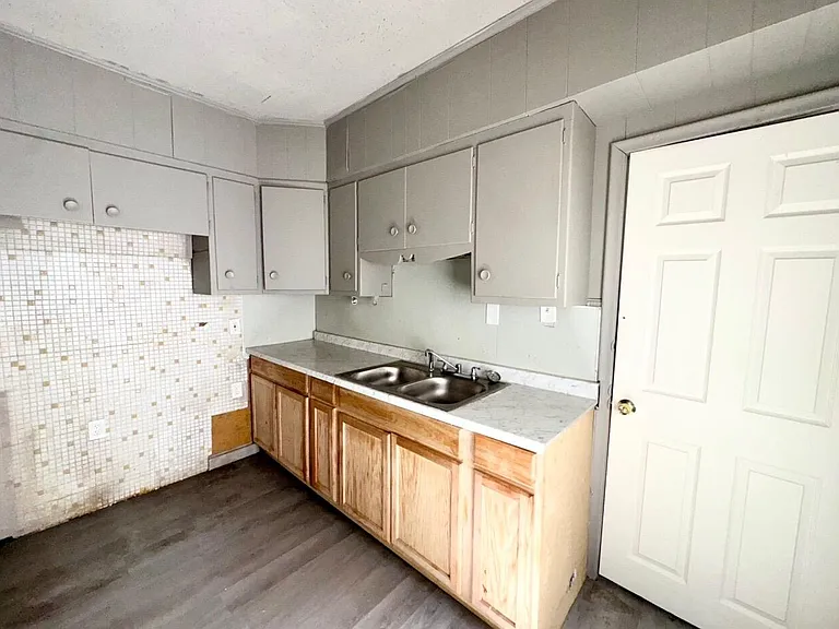 5856 Barrett St — Photo 9