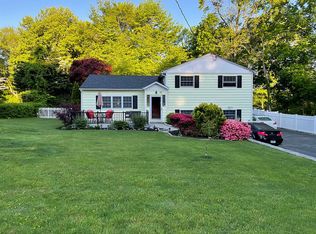 27 Woodland Blvd, Cortlandt Manor, NY 10567