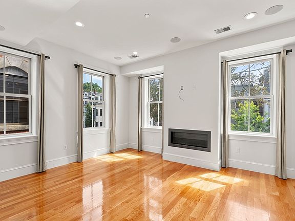 4th image of 482 E 4th St #4