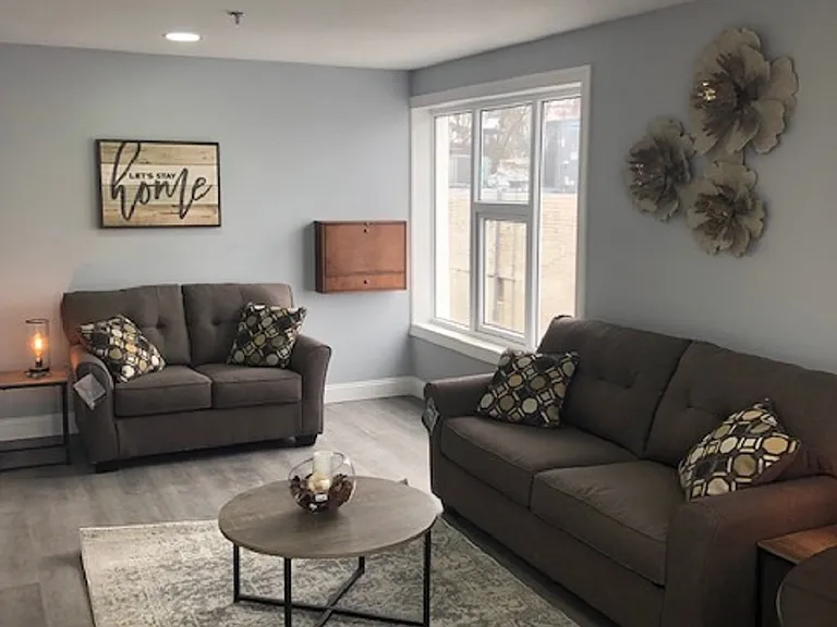 815 E Market St — Photo 3