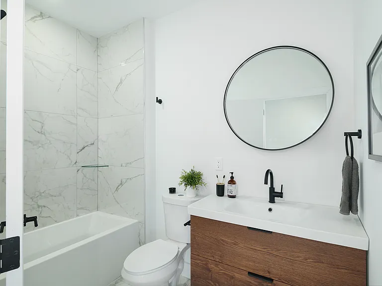 2621 W Oxford St #401 — Photo 3