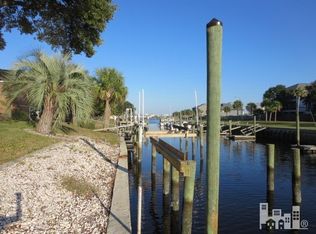 213 Peninsula Dr, Carolina Beach, NC 28428