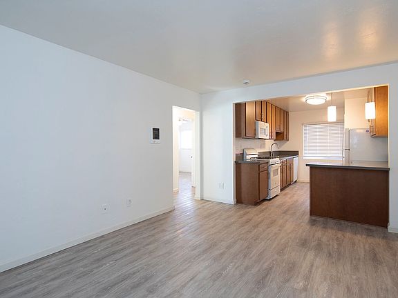 5th image of 5041-5043 Santa Monica Ave #17