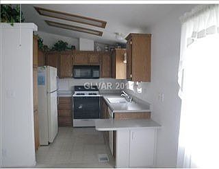3rd image of 590 Lake Michigan Ln