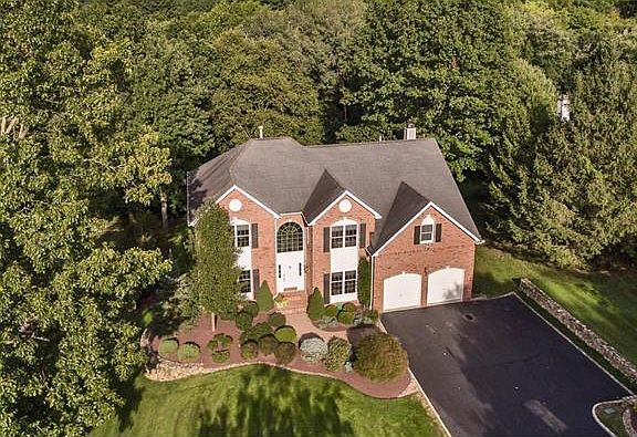 2nd image of 15 Carlton Dr