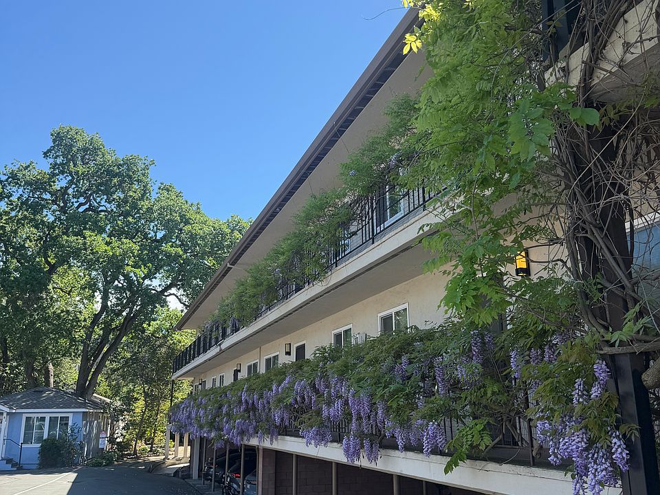 1st image of 101 Lafayette Cir #17