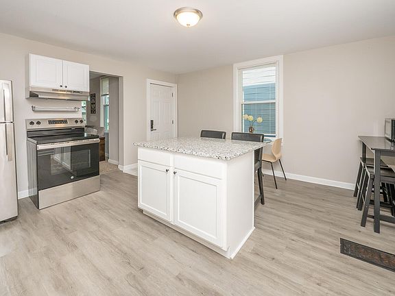 3rd image of 230 W 9th St