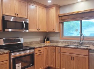 1527 Oakwood Ter, Shoreview, MN 55126