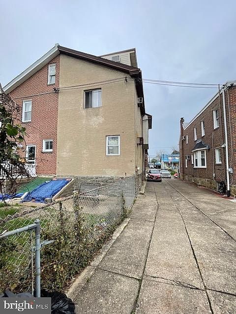 2nd image of 1836 Ripley St