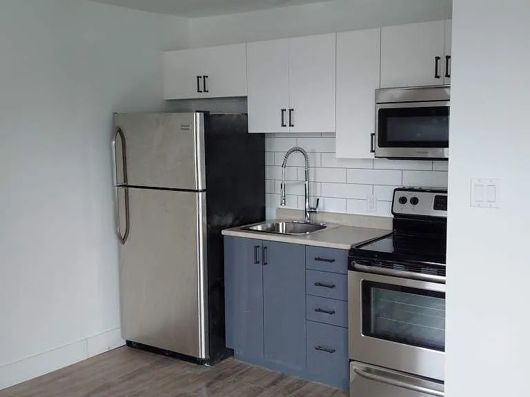 164 Belmont Ave W — Photo 6
