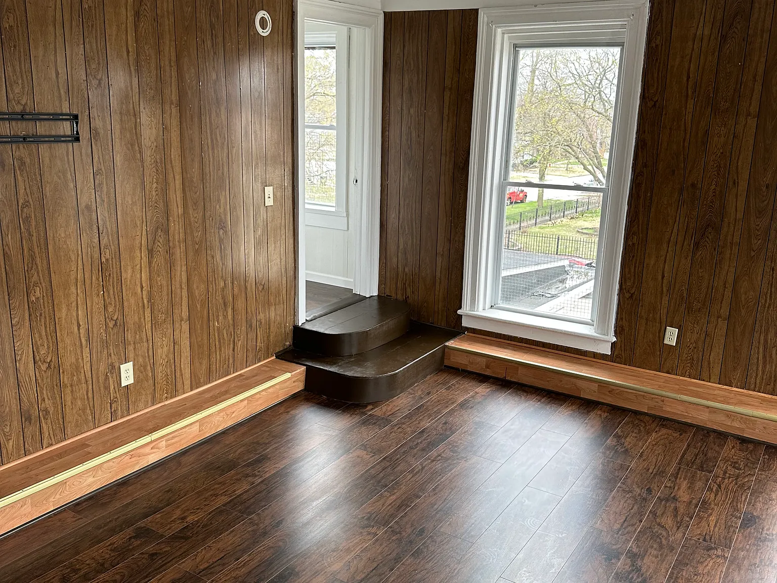 3 bed, $1,350 — Photo 1
