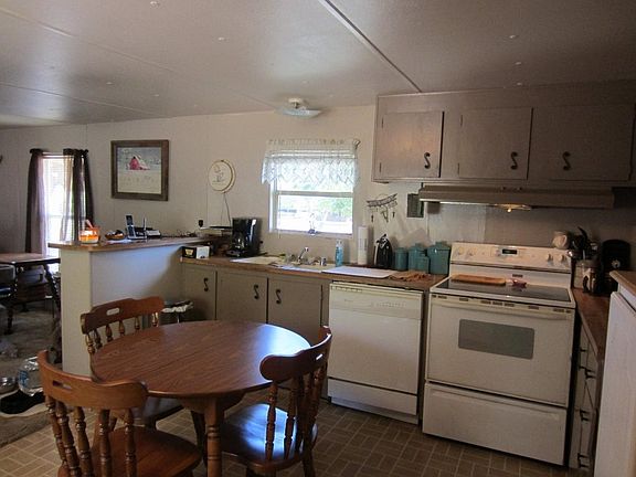 5th image of 471 Margaret Dr