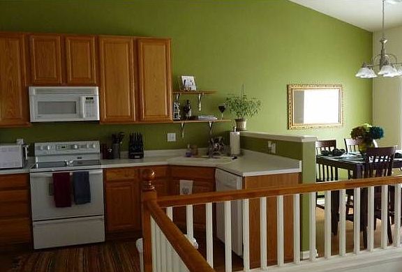 Kitchen/Eating Area