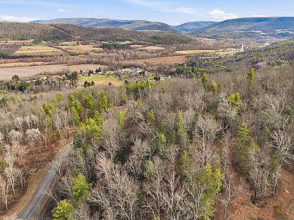 3rd image of 855 Hemlock Hill Rd