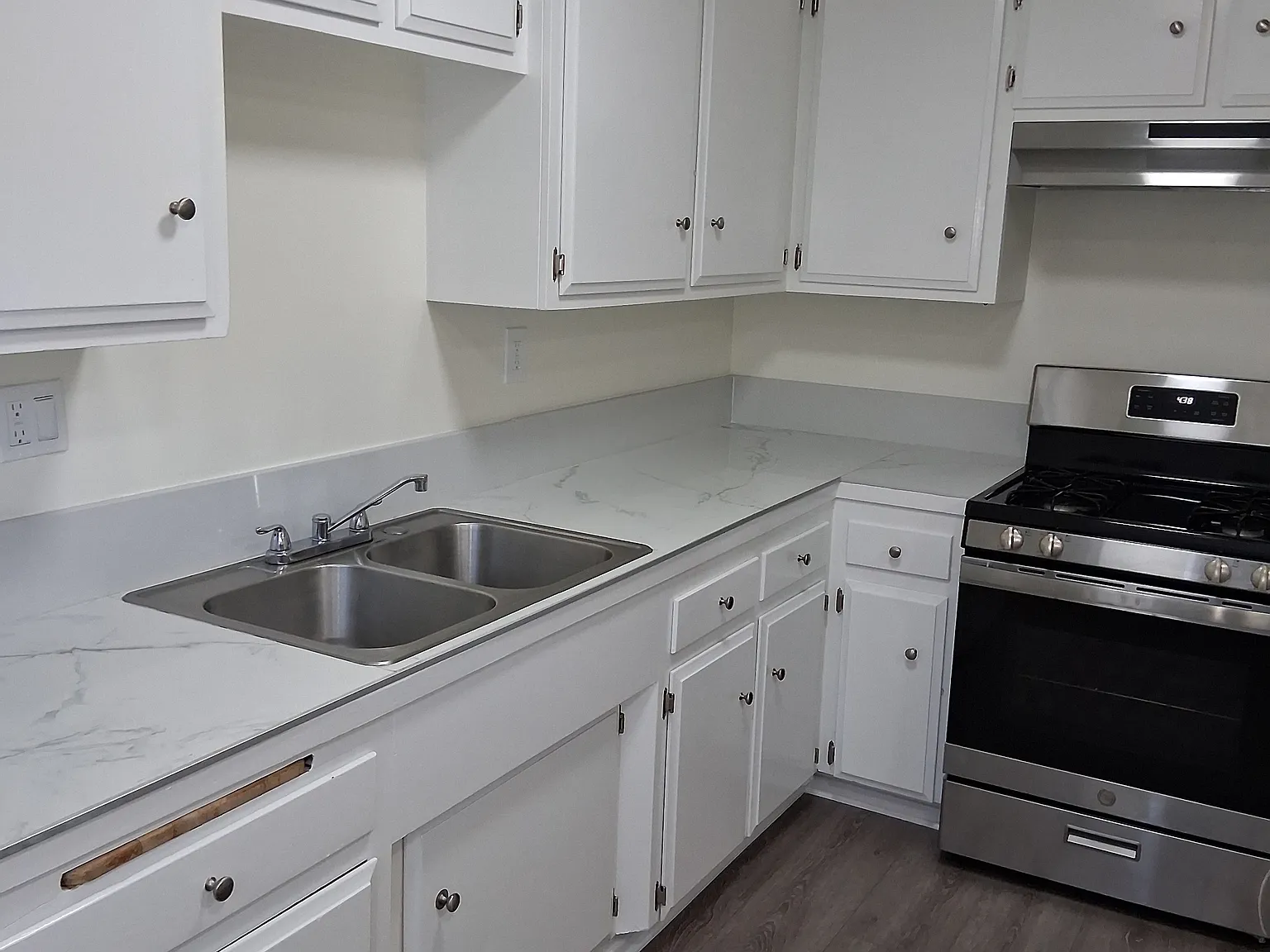 2 bed, 880 sqft, $2,400 — Photo 3