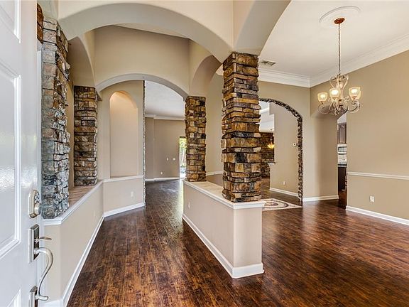 2nd image of 4833 Legacy Oaks Dr