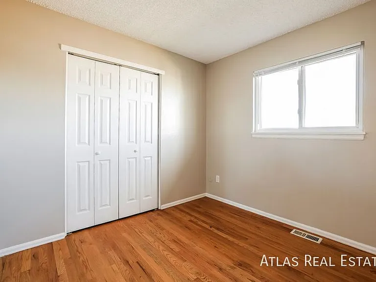 730 S Oakland St — Photo 12