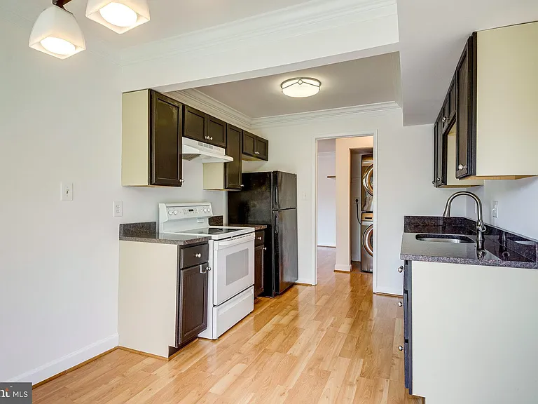 545 Florida Ave — Photo 30