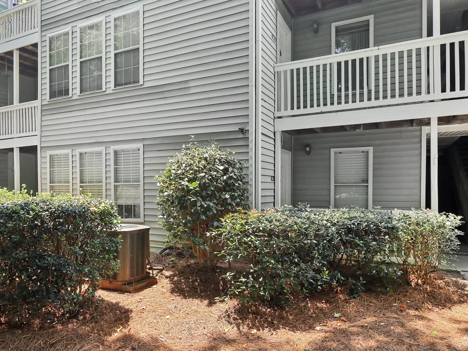 2 bed, 1150 sqft, $1,600 — Photo 2