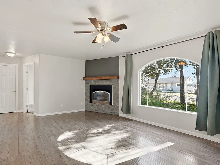 1328 W Gordon Ave — Photo 2