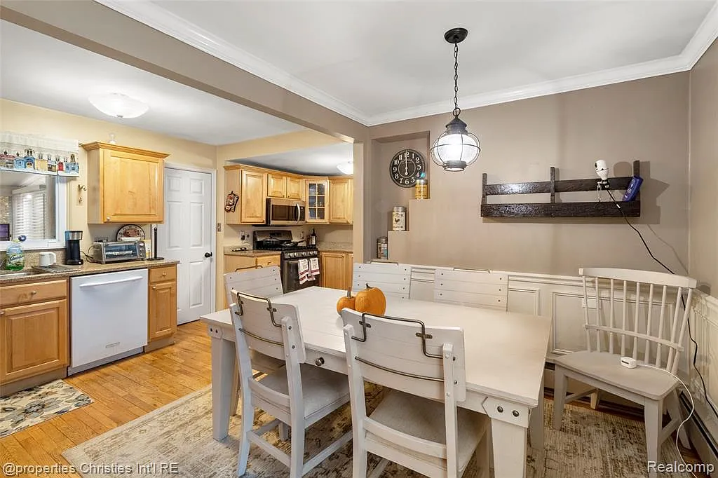 3 bed, 2.0 bath, 1250 sqft, $2,750 — Photo 4