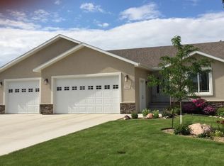 306 Baker Pl, Bismarck, ND 58504
