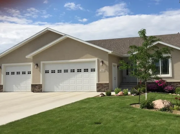 306 Baker Pl, Bismarck, ND 58504
