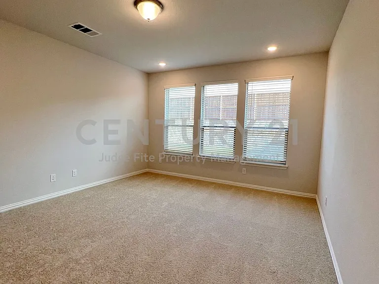 1310 Sundance Ln — Photo 9