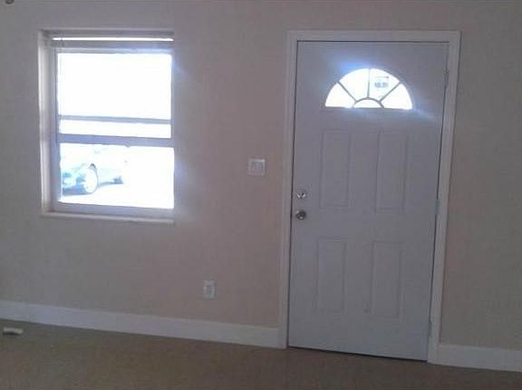 2nd image of 920 NE 141st St