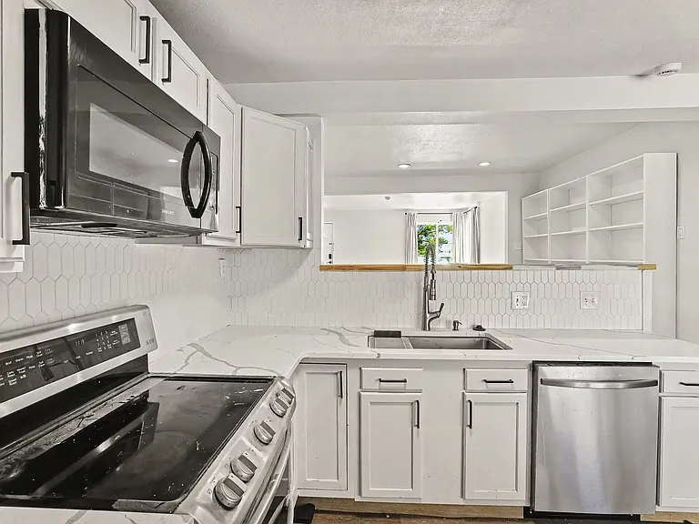 1945 S Irving St — Photo 6