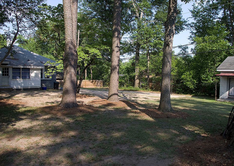 2nd image of 405 S Waccamaw Ave