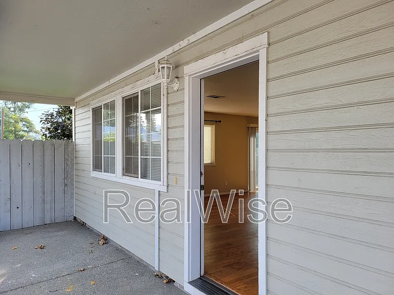 1527 Hamilton Ln — Photo 5