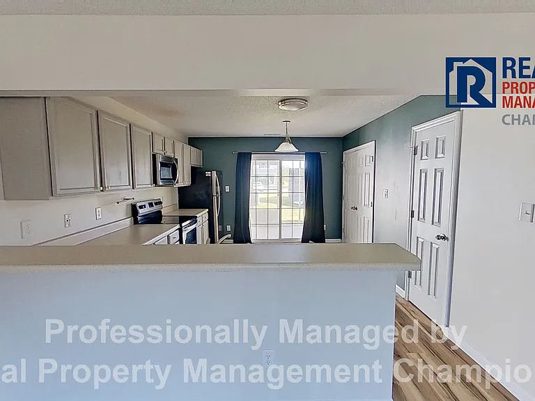 1002 Banister Loop — Photo 6