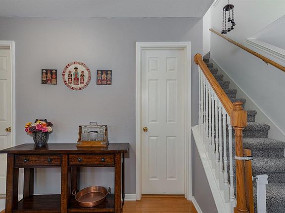 4th image of 332 Ashley Oak Ln