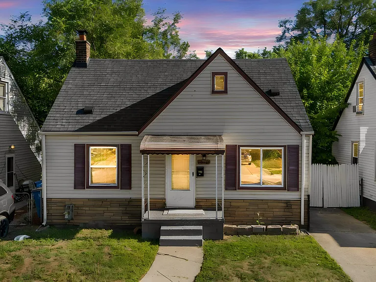 25477 Hopkins St — Photo 1