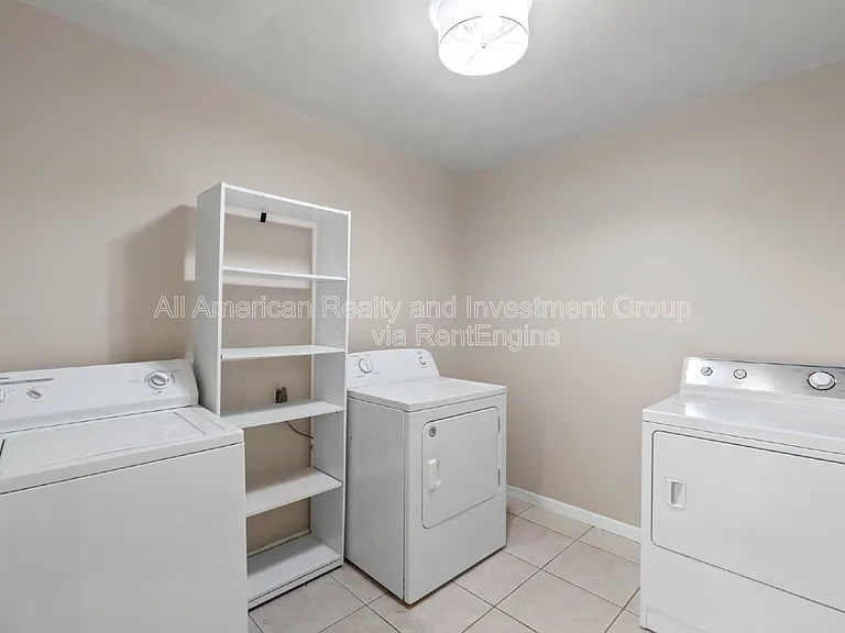 611 Center St #10 — Photo 10