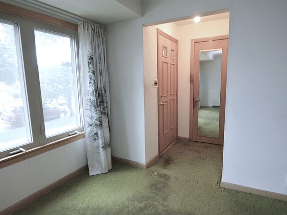 3rd image of 5625 S Kilbourn Ave