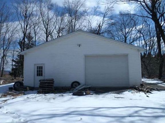 4th image of 828 Blue Mountain Dr