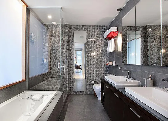 Sold by Warburg | media 8