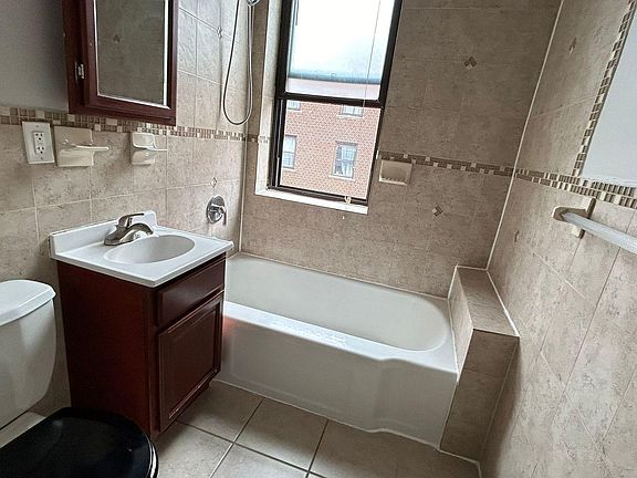 4th image of 1 Britton St #C3-3