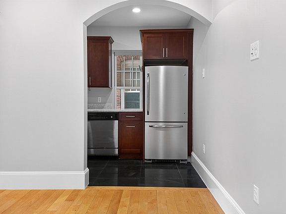 3rd image of 55 Magazine St APT 28