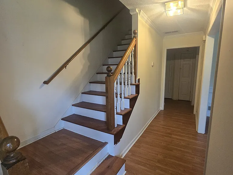 3490 Runnymeade Dr — Photo 2
