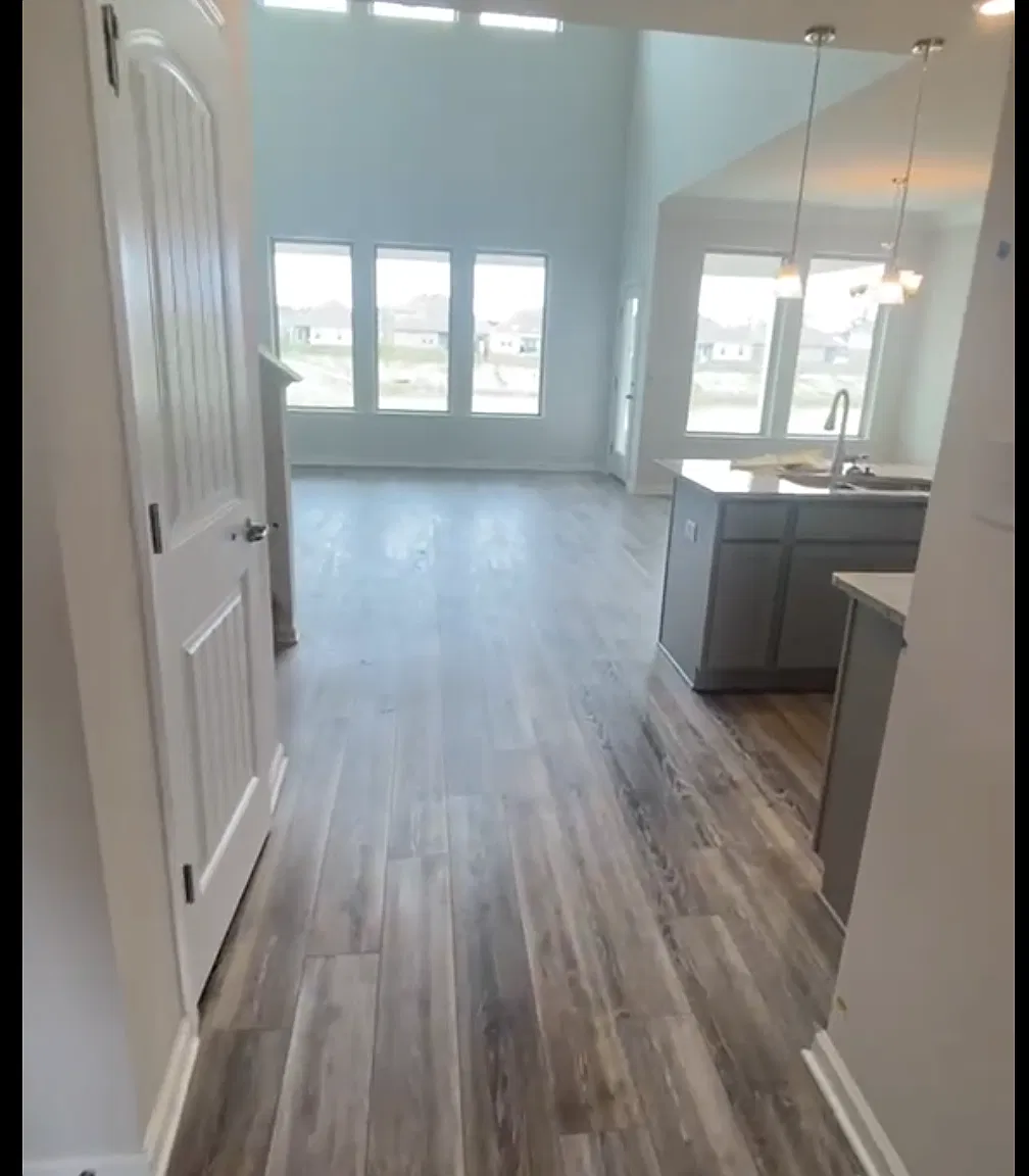 4 bed, 2212 sqft, $2,600 — Photo 2