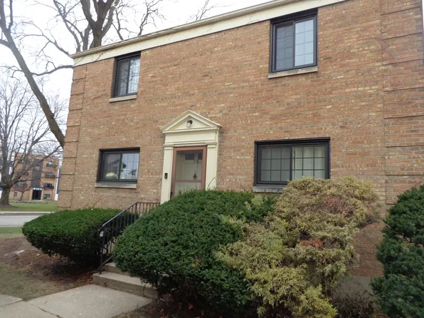 115 Fellows Ct, Elmhurst, IL 60126