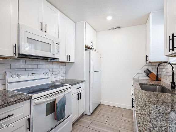 5th image of 4878 S Highland Cir APT 2