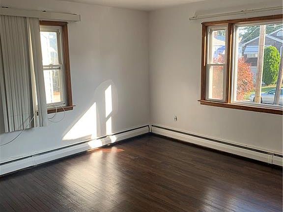 4th image of 309 Greenwood St