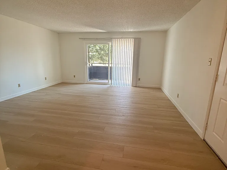 925 Madison St #2 — Photo 5