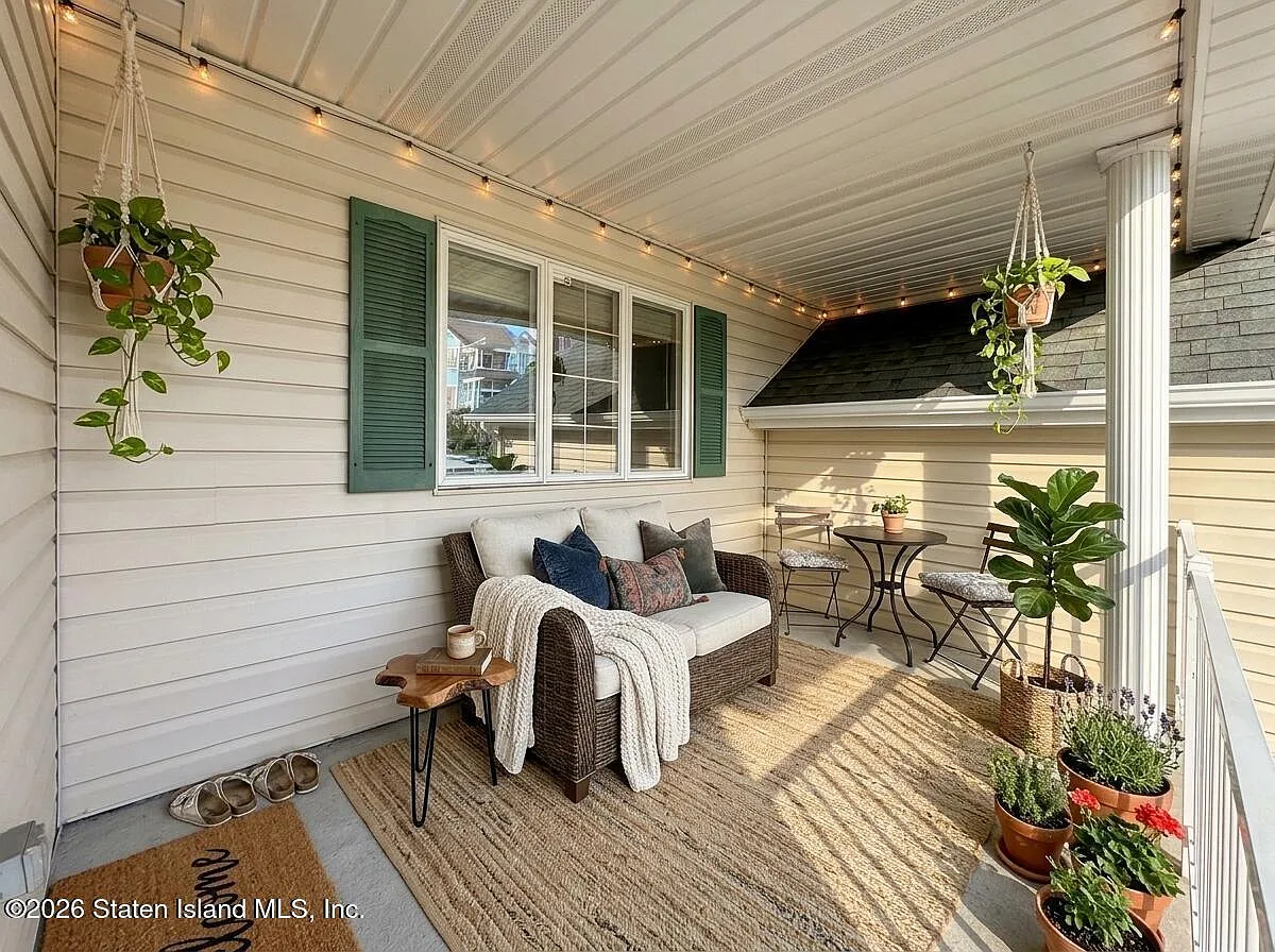 3 bed, 3.0 bath, 2100 sqft, $3,800 — Photo 4