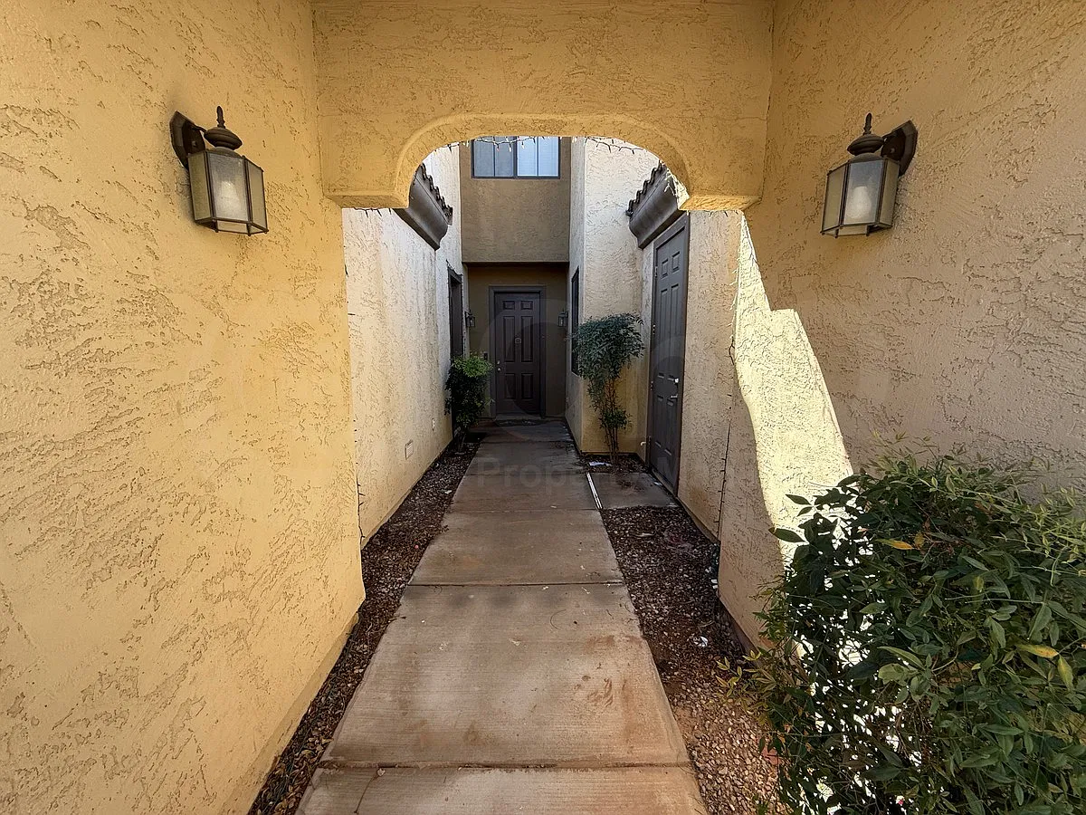 2 bed, 2.0 bath, 1456 sqft, $1,299 — Photo 2